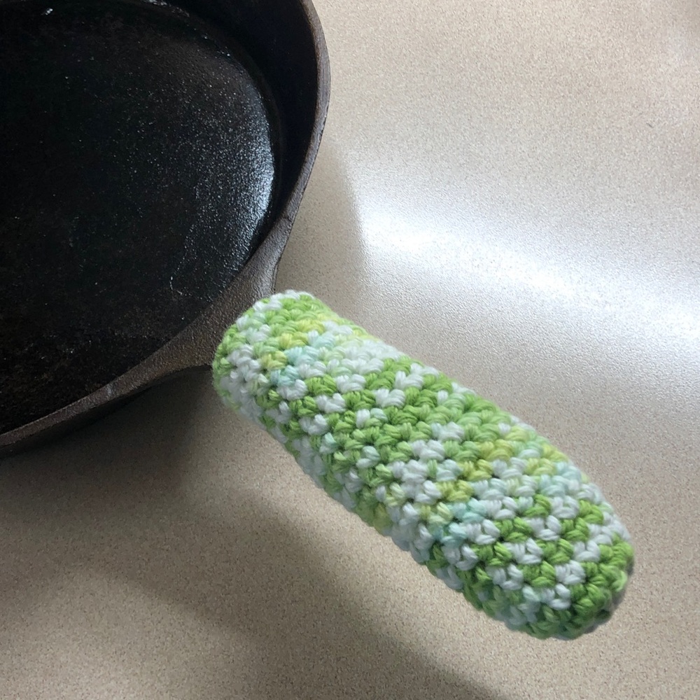Green White Crochet Cast Iron Handle holder Double thick cotton yarn handmade
